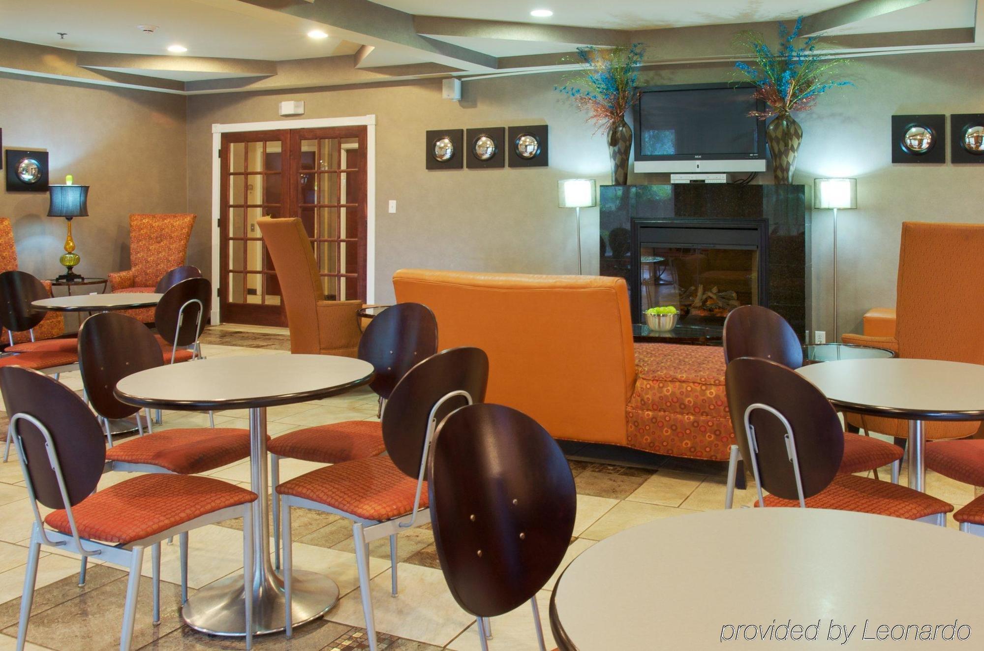 Holiday Inn Express & Suites Alexandria, An Ihg Hotel מסעדה תמונה